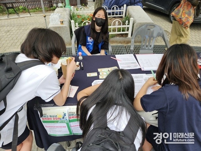 청소년들이 정책제안 공모전에 참여하고 있다. <사진=양평군>