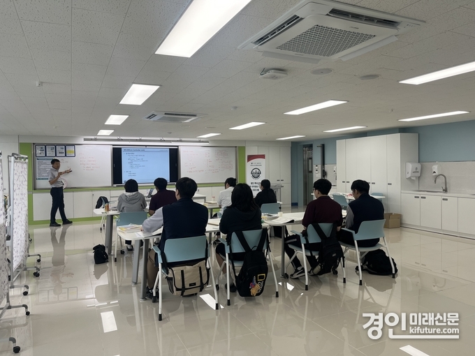 이천시가 첨단뿌리산업 교육을 실시하고 있다. <사진=이천시>