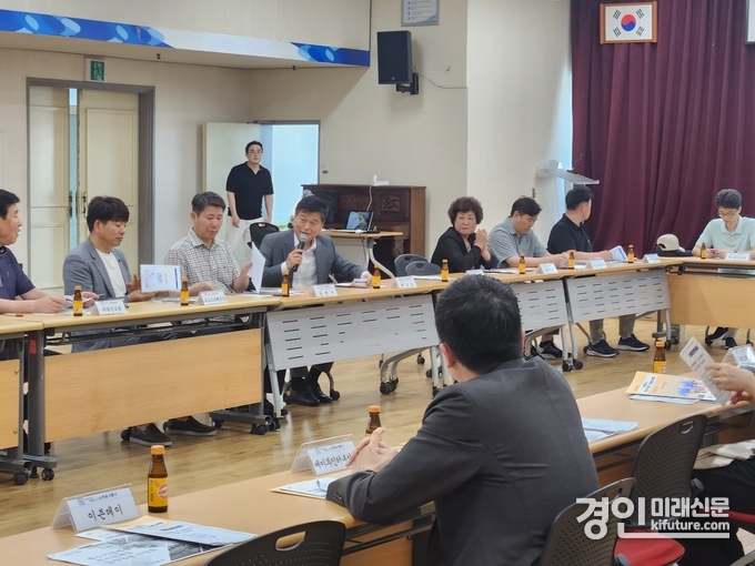 인천 남동구가 중소기업제품 전시판매장 입점업체 간담회를 진행하고 있다. <사진=남동구>
