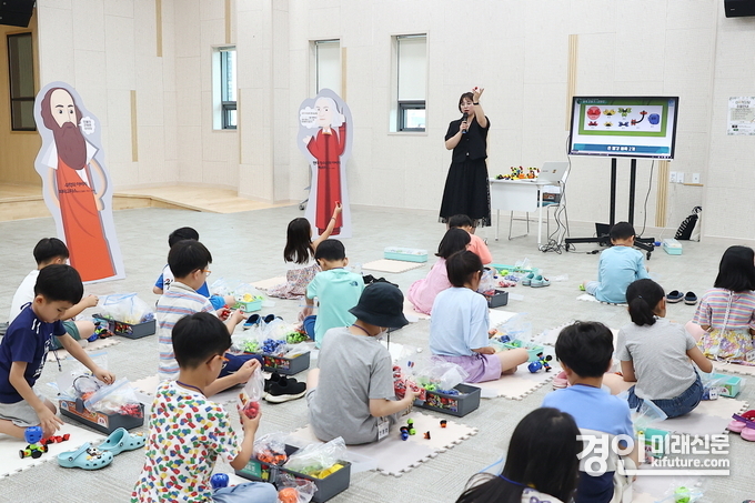 의왕수학클리닉센터가 프로그램을 진행하고 있다. <사진=의왕시>