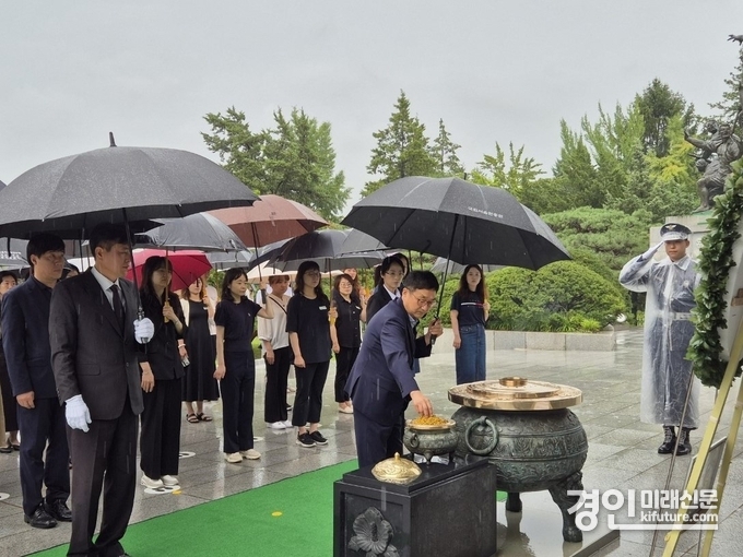 경기도교육청 하반기 6급 미래인재 성장과정 연수 참가자들이 경기도교육청율곡연수원 입교식을 진행하고 있다. <사진=경기도교육청>