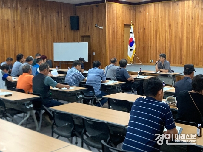 여주시가 개 식용 종식을 위한 농가 간담회를 개최하고 있다. <사진=여주시>