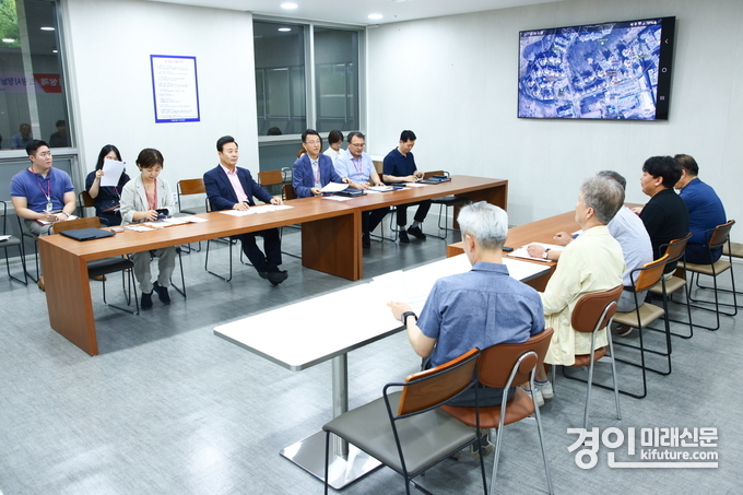 의왕시가 인덕원 IT밸리 기업들과 간담회를 진행하고 있다. <사진=의왕시>