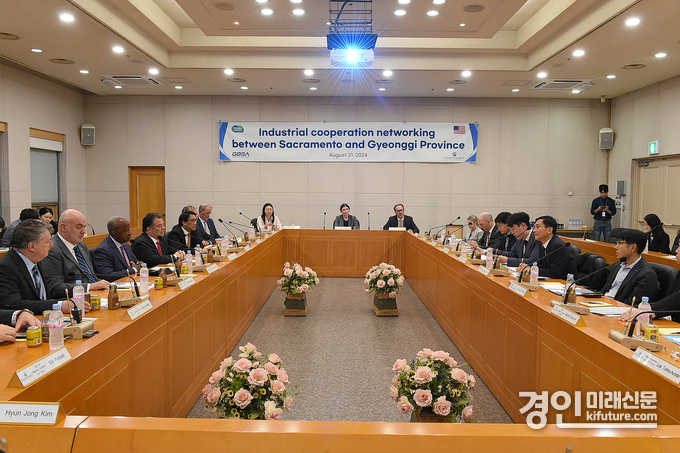 美 새크라멘토 경제사절단이 경기도를 방문해 양 지역 산업에 대한 교류 협력 방안을 모색하고 있다. <사진=경기도> 