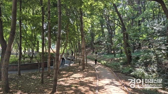 인천 남동구 오봉근린공원 맨발 산책로 모습. <사진=남동구>