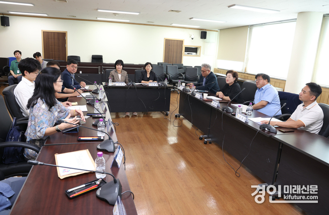 고양시의회 의원연구단체인 도시브랜드연구회가 지난 23일 ‘전원 속 문화산업도시 고양의 브랜드 제고 전략 모색’을 주제로 정책연구용역 착수보고회를 개최있다. <사진=고양시의회>