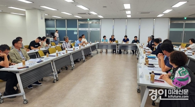 화성시가 100만 특례시 준비위원회 제3차 정기 회의를 열고 있다. <사진=화성시>