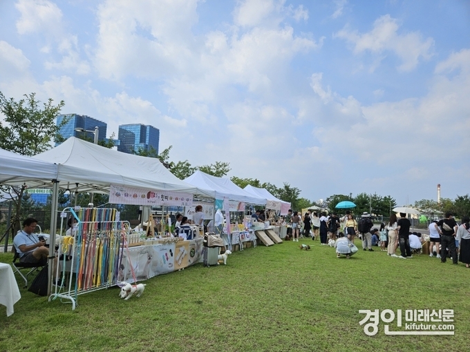 오산시가 ‘펫타스틱 with 멍양갱’ 행사를 개최하고 있다. <사진=오산시>