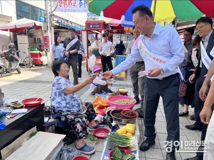 여주시가 한가위 장바구니 나눔 캠페인을 실시하고 있다. <사진=여주시>