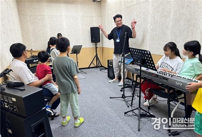 안성 시민들이 경기안성뮤직플랫폼을 이용하고 있다. <사진=안성시>
