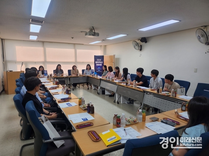 안양시는 지난 11일 안양시청 3층 상설교육장에서 정부혁신 멘토링을 실시하고 있다. <사진=안양시>