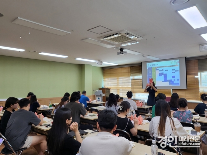 송탄보건소가 임산부를 위한 가족과 함께하는 신생아 돌봄교실을 운영하고 있다. <사진=평택시>
