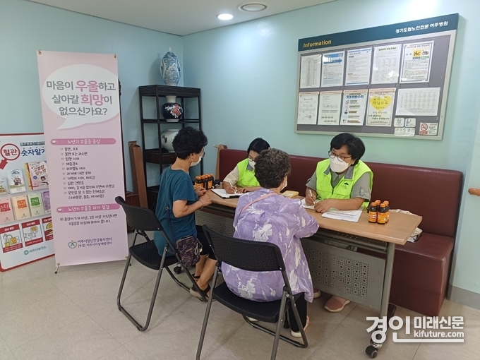 여주시정신건강복지센터(부설) 자살예방센터가 자살예방주간 캠페인을 진행하고 있다. <사진=여주시>