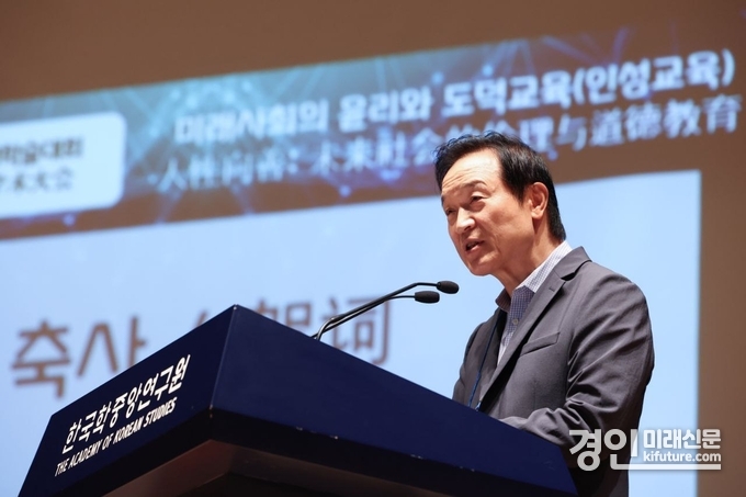 임태희 경기도교육감이 ‘2024 한·중·일 인성교육 국제학술대회’에서 축사를 하고 있다. <사진=경기도교육청>