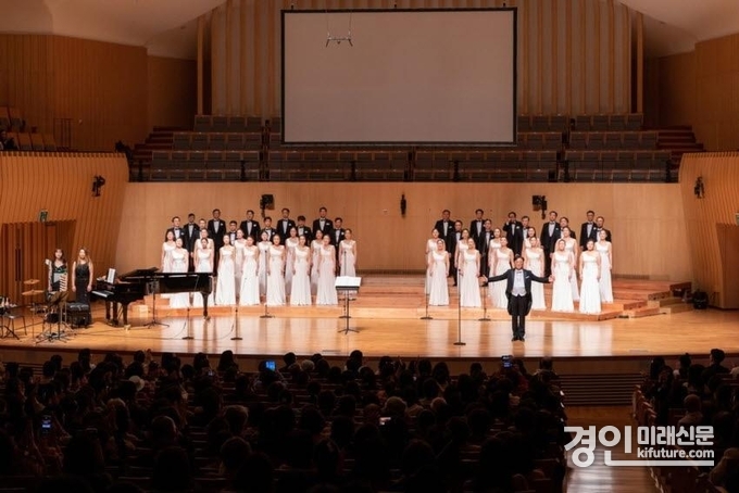 인천시립합창단이 공연을 하고 있는 모습. <사진=인천시>