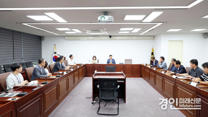 시흥시의회 의원 연구단체 시흥메이드 육성방안 연구회가 제4차 활동을 갖고 있다. <사진=시흥시의회>
