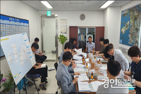 dlscjstlrk ‘(가칭) 영종~신도대교(3.26km)’ 교통대책 회의를 진행하고 있다. <사진=인천시>