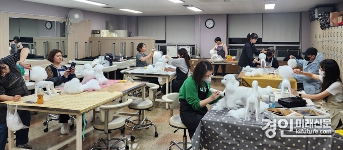 광명시 여성비전센터 정규과정 교육을 실시하고 있다. <사진=광명시>