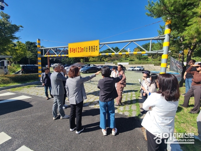 화성시 관계자들이 정조효문화제를 앞두고 로드체킹을 하고 있다. <사진=화성시>