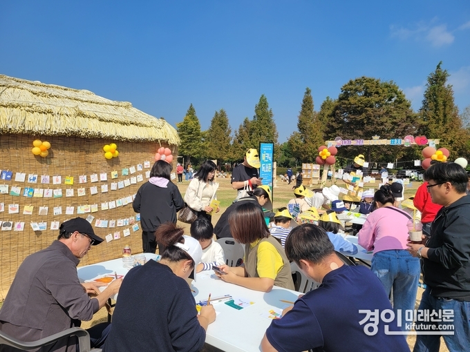 도민들이 ‘2024 경기 다독다독 축제’를 즐기고 있다. <사진=경기도>