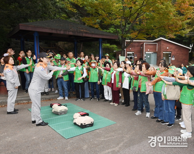 시흥시가 ‘10월 안전점검의 날’ 산불예방 캠페인을 진행하고 있다. <사진=시흥시>