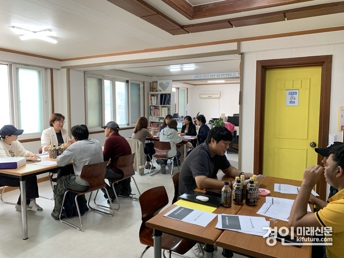 수원시가 ‘찾아가는 노동법 교육·법률상담’을 진행하고 있다. <사진=수원시>
