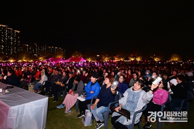 시민들이 인천 연수구 능허대문화축제를 즐기고 있다. <사진=연수구>