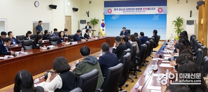 인천광역시교육청과 중국 강소성 교장단이 한-중 청소년 문화교류 간담회를 갖고 있다. <사진=인천시교육청>
