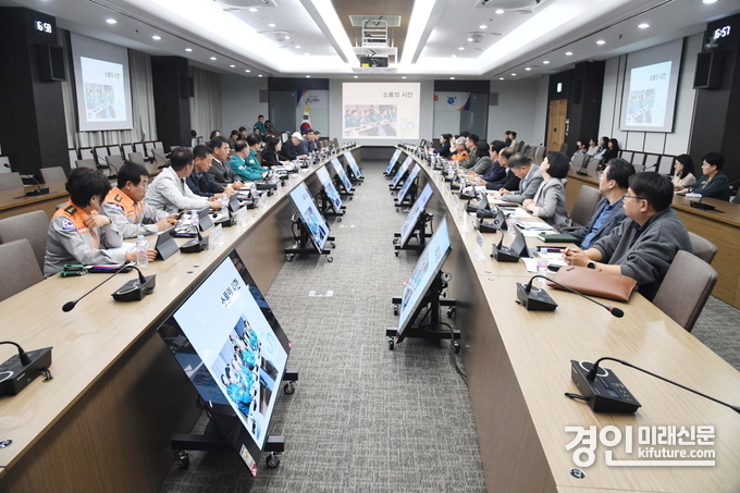 시흥시가 ‘2024년 하반기 안전관리위원회’를 열고 있다. <사진=시흥시>