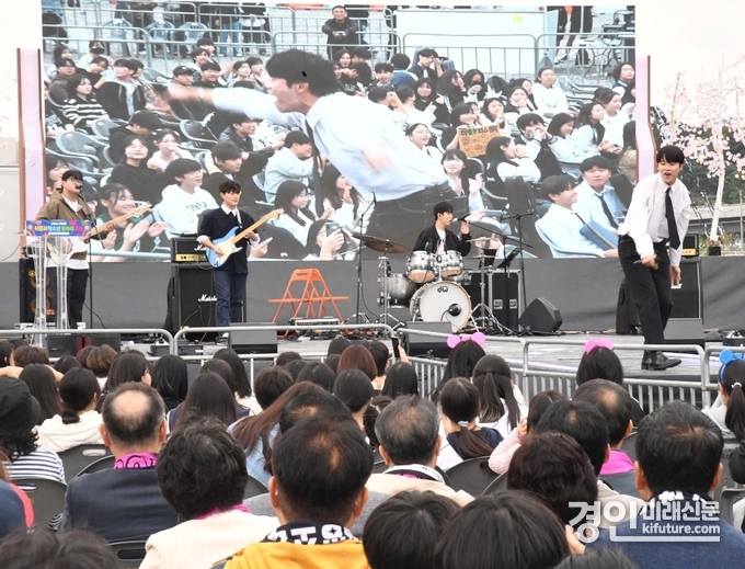 시흥시가 청소년 동아리 축제를 개최하고 있다. <사진=시흥시>