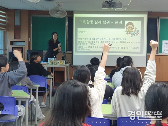 인천남부교육지원청이 ‘변호사가 찾아가는 교육활동보호 교실’을 운영하고 있다. <사진=인천시교육청>