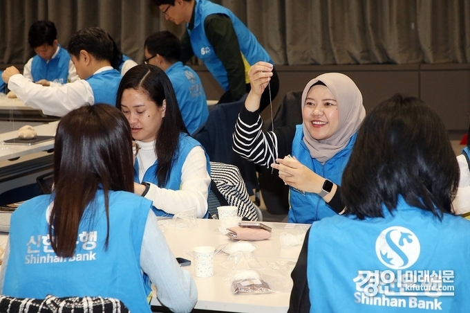 신한은행이 2024 Swith Global CSR 프로젝트를 진행하고 있다. <사진=신한은행>