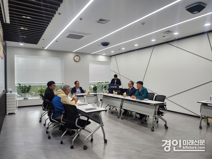 인천 연수구 환경정책자문단이 ··송도유원지 부지 관련 회의를 열고 있다. <사진=연수구>