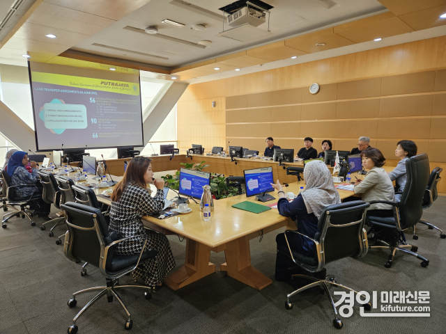 고양특례시의회 환경경제위원회가 말레이시아 행정 도시 푸트라자야 시청을 방문하고 있다. <사진=고양시의회>