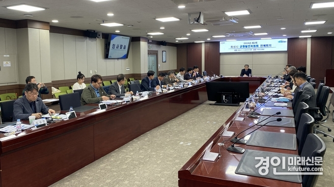 화성시가 균형발전 기본계획 수립 연구 최종보고회를 개최하고 있다. <사진=화성시>