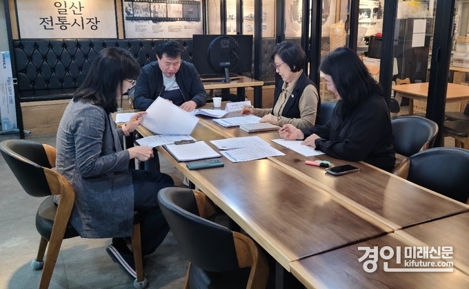 전통시장 매니저들이 간담회를 갖고 있다. <사진=고양시>