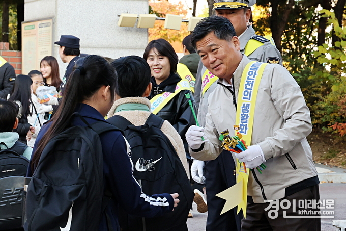 인천 남동구가 유관기관 합동 교통안전 캠페인을 전개하고 있다. <사진=남동구>