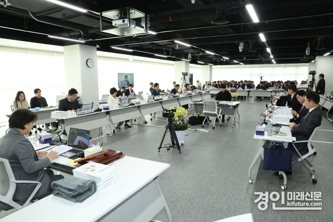 경기도의회 교육행정위원회가 경기도교육청 행정사무감사를 진행하고 있다. <사진=경기도교육청>