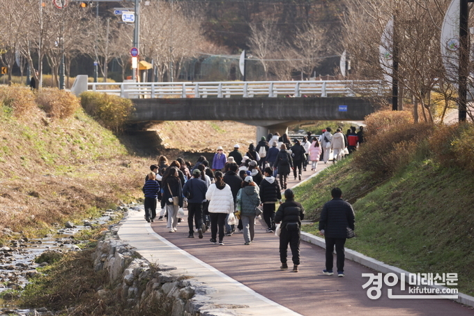 의왕시민들이 두발로데이에 참여하고 있다. <사진=의왕시>