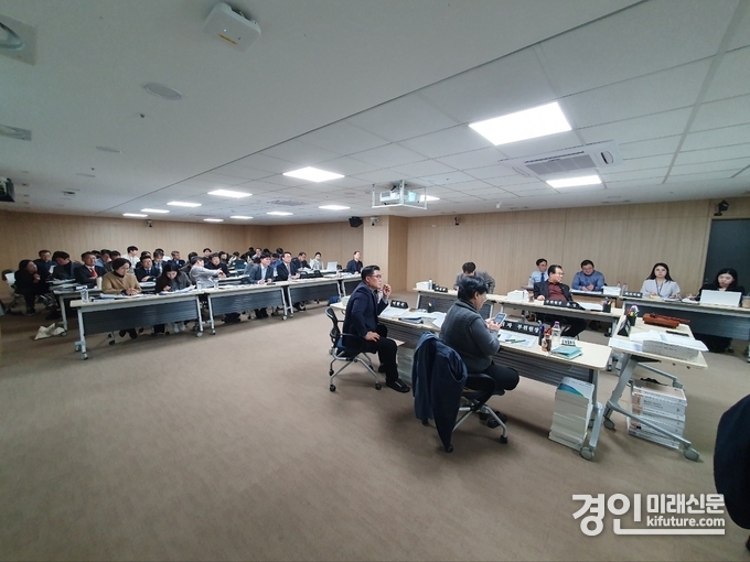 경기도의회 문화체육관광위원회가 2025년도 예산안 심의를 진행하고 있다. <사진=경기도의회>