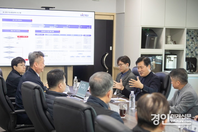 인천 서구가 1현장에서 ‘답을 찾는’ 기업인 간담회를 개최하고 있다. <사진=서구>