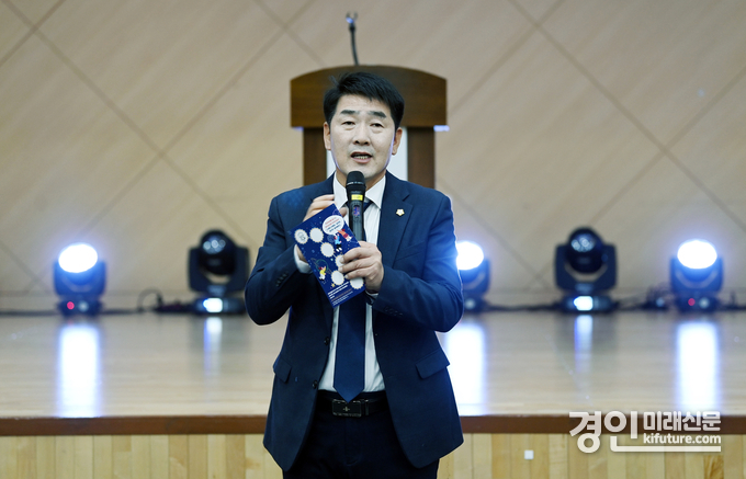 배정수 화성시의회 의장이 축사를 하고 있다. <사진=화성시의회>