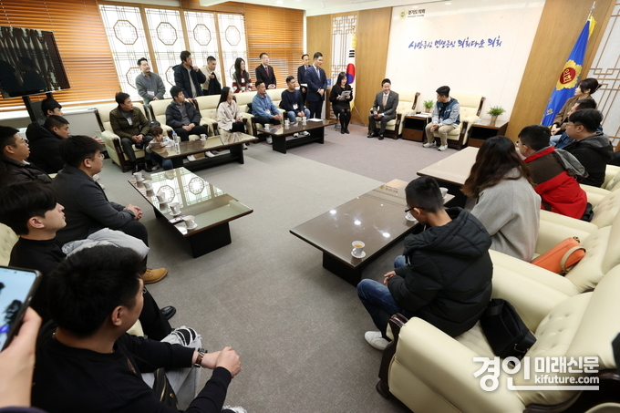 김진경 경기도의회 의장이 2일 대만JC 잉거구 지부 방문단을 접견하고 있다. <사진=경기도의회>