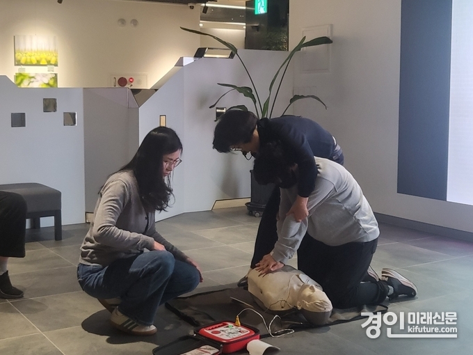 남양주시가 리멤버 1910 시민도슨트 대상 응급처치 교육을 실시하고 있다. <사진=남양주시>
