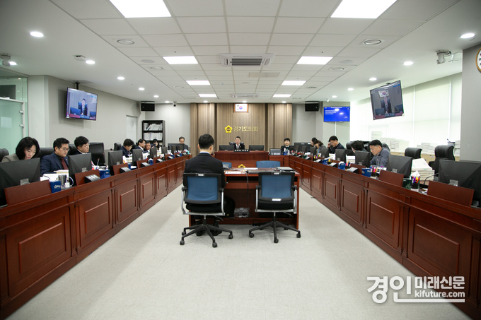 경기도의회 도교육청 예결특위가 교육행정위원회 소관 부서 예산을 심사하고 있다. <사진=경기도의회>