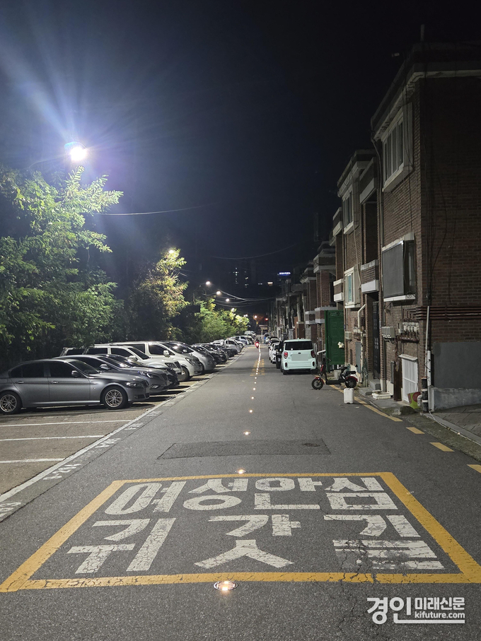 도로표지병 110개를 새것으로 교체 설치한 성남시 중원구 하대원동 여성 안심 귀갓길 전경. <사진=성남시>