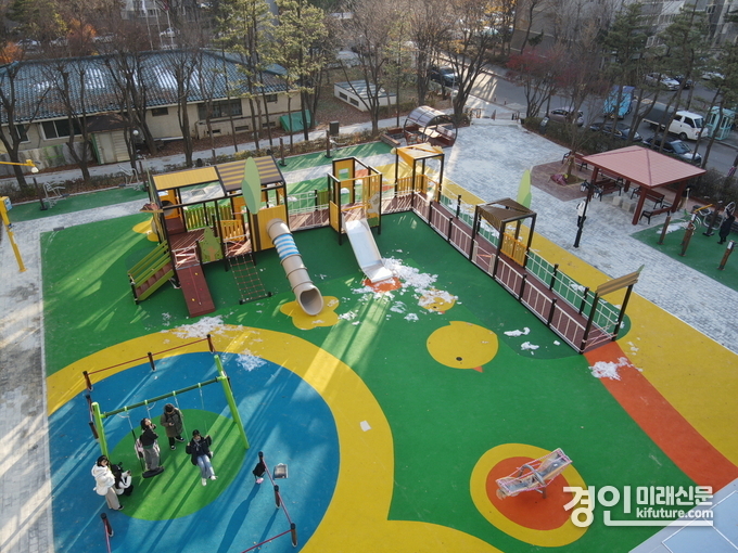 인천 남동구가 조성한 새골어린이공원 무장애통합놀이터 전경. <사진=남동구>