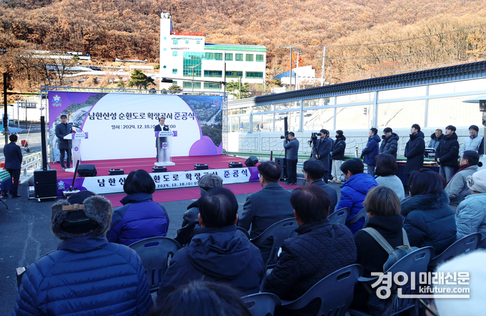 이덕수 성남시의회 의장이 남한산성 순환도로 확장공사 준공식에서 인사말을 하고 있다. <사진=성남시의회>