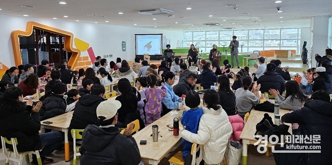 경기도교육청북부유아체험교육원이 다문화 가족 대상으로 '토요 가족 체험' 프로그램을 운영하고 있다. <사진=경기도교육청>