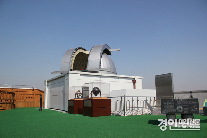 천문관 옥상, 망원경으로 사계절 별자리 관측할 수 있다. <사진=시흥시>